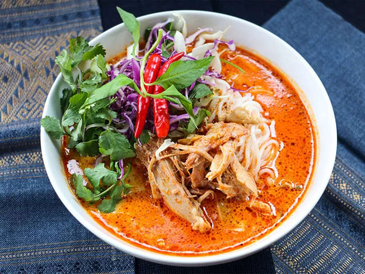 Khao Poon (Lao Vermicelli Curry Soup)